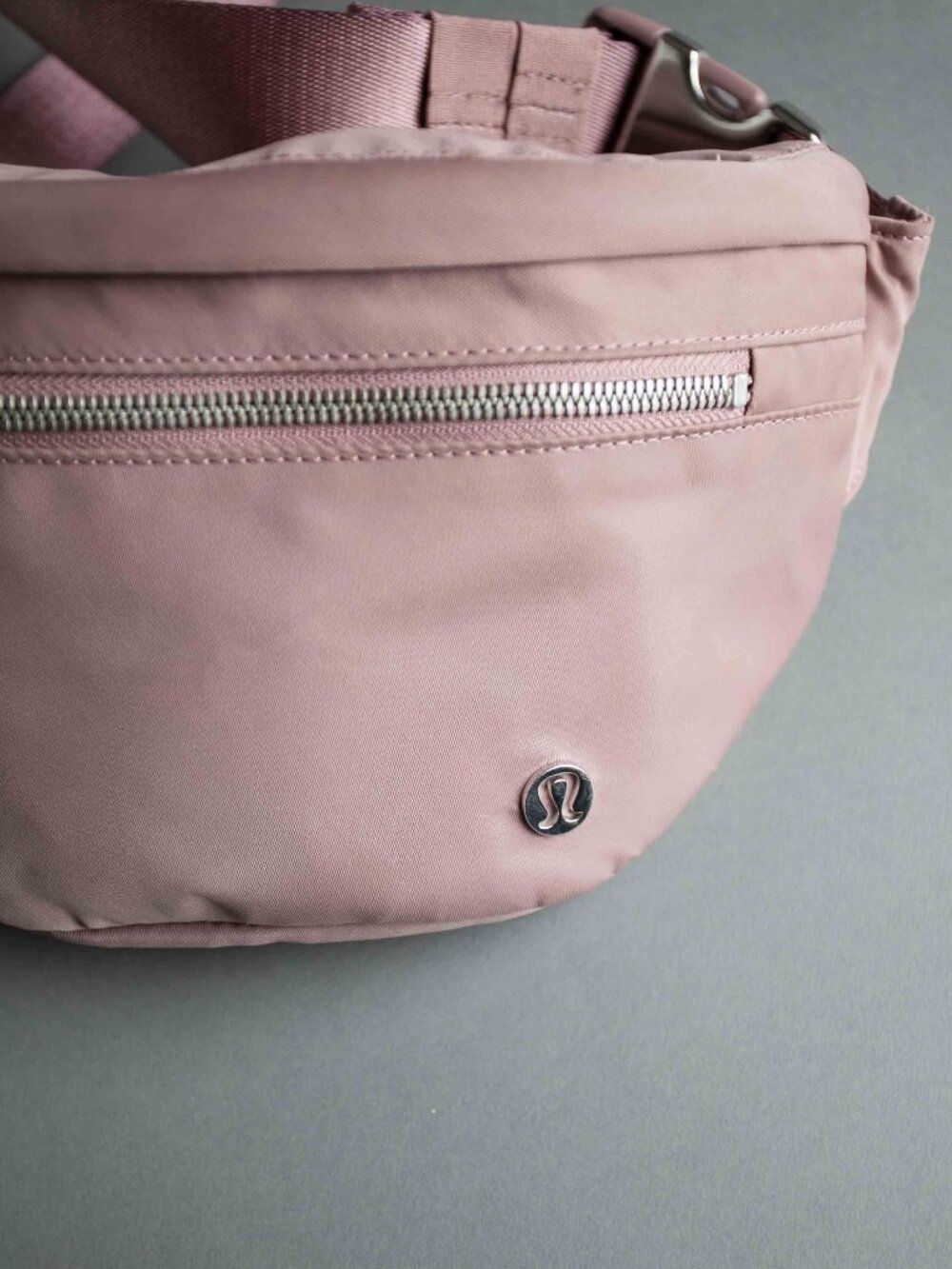 Lululemon City Adventurer Belt Bag 2.5L in Twilight Rose - Picture 4 of 6